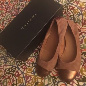 Tahari Flats Size 9 Toast/New Bell 🔔